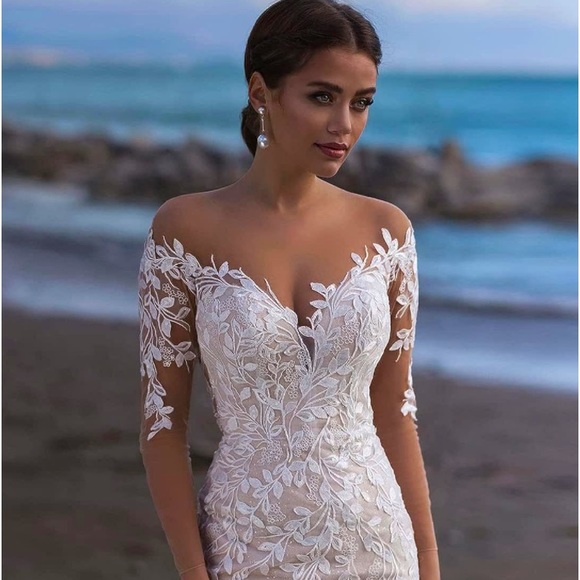 WEDDING DRESS - Picture 1 of 9